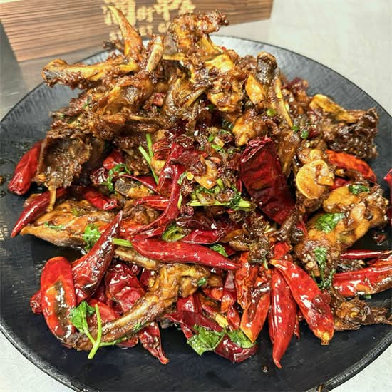 辣炒鸡架 Spicy Chicken Racks